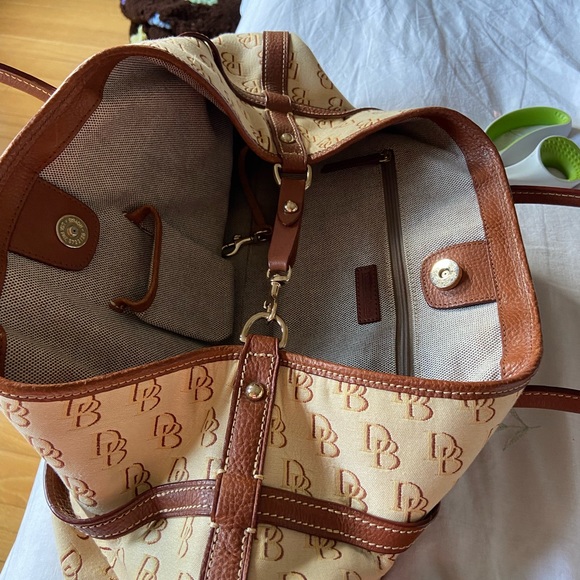 Dooney & Bourke Pocketbook Tote -Material & Leather - Picture 10 of 15